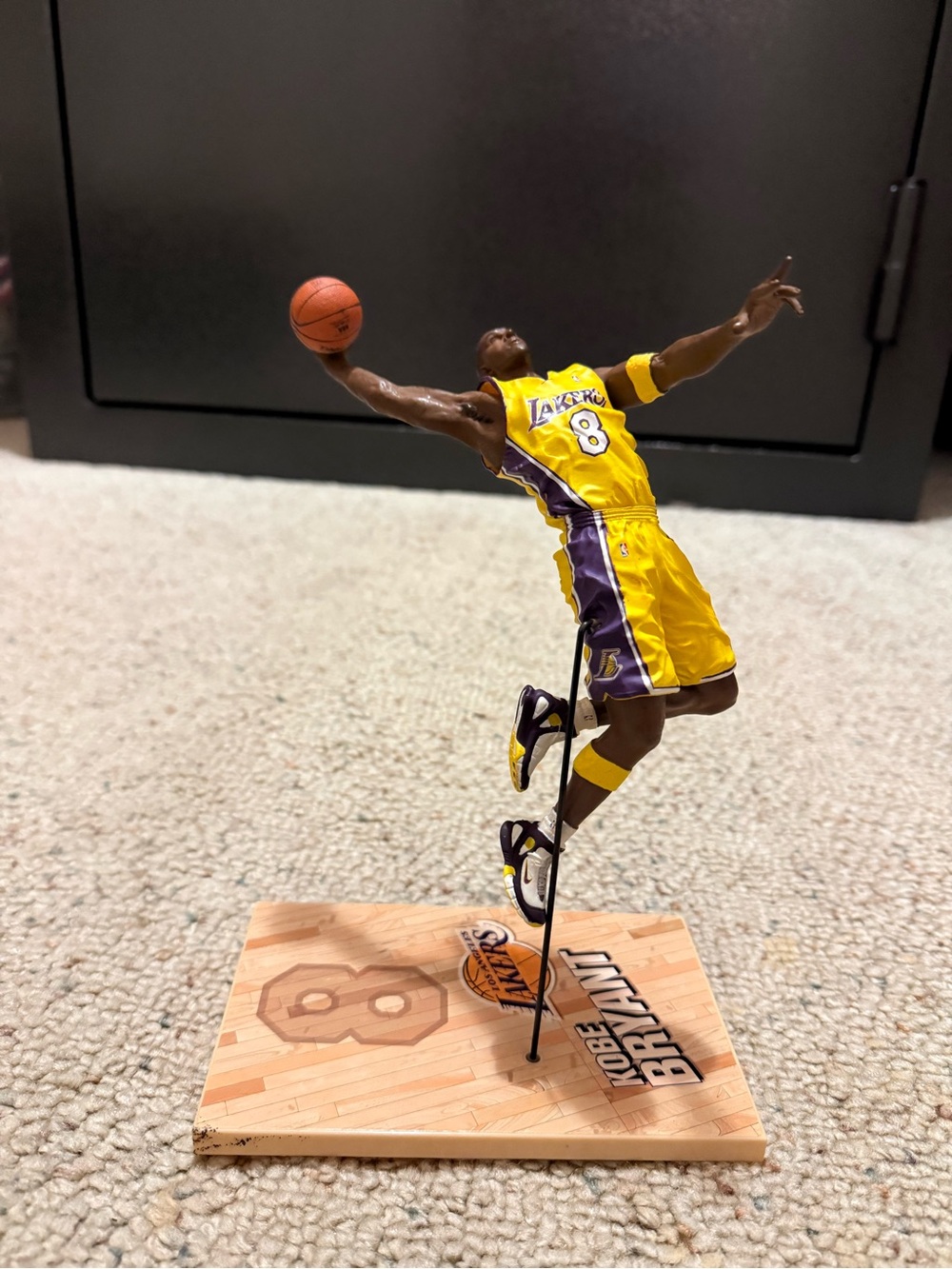 Kobe Bryant #8 Los Angeles Lakers Dunk Figure